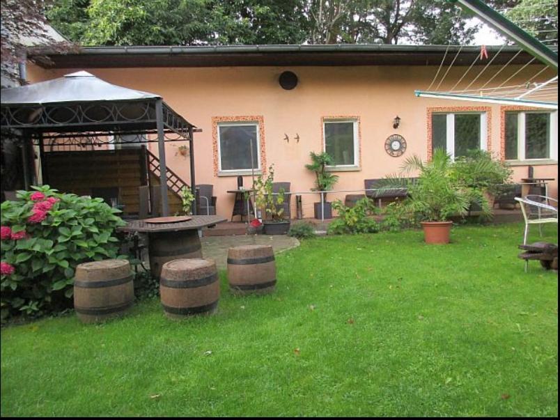 Ferienwohnung Am Wasserturm ホーエン・ノイエンドルフ エクステリア 写真